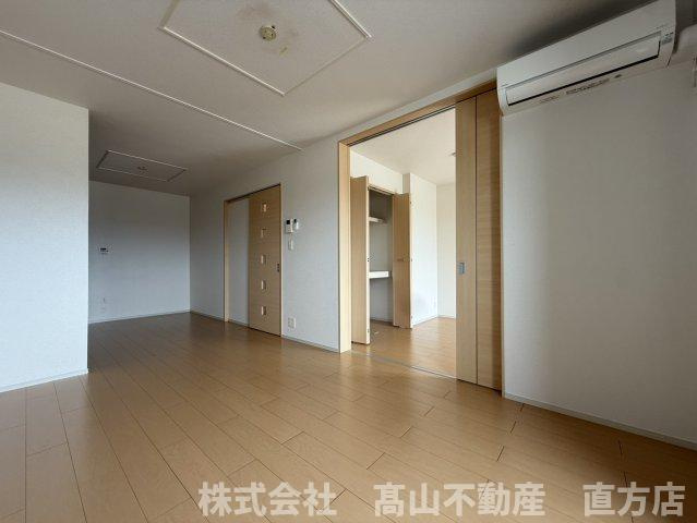 北九州市八幡西区真名子１丁目のアパートの居間・リビング