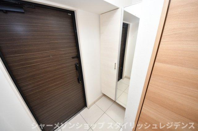 Grand Chariot三萩野の玄関