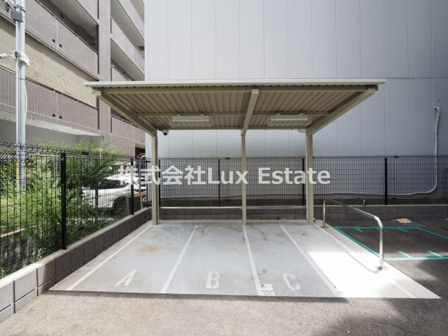 プレサンス松屋町ヴィゴラスの駐車場