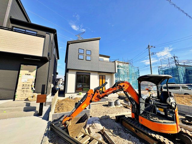 《仲介手数料半額》鶴ヶ島市藤金 15期 全11棟　2号棟の前面道路含む現地写真