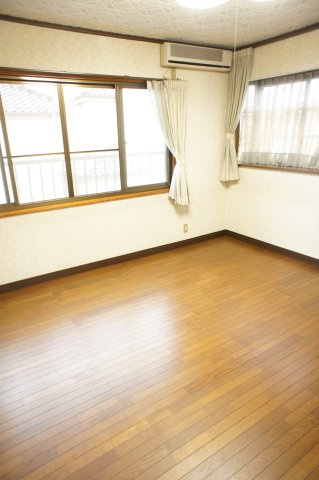 久喜市栗橋東5丁目の洋室|2面窓でお部屋が明るいです！