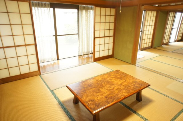 久喜市栗橋東5丁目の洗面所|収納棚は家族の洗面用品をたっぷり収納！