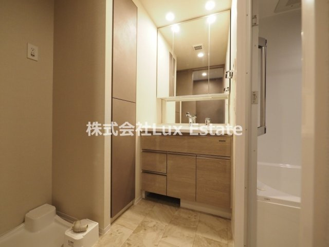 SK RESIDENCES SHINSAIBASHIの独立洗面台