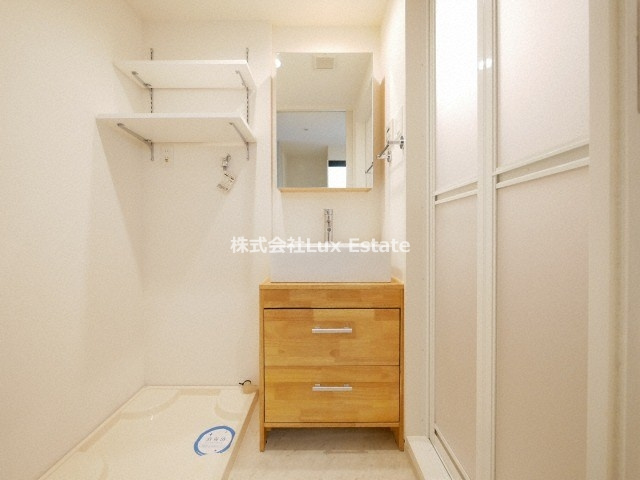 SERENiTE谷町croixの独立洗面台