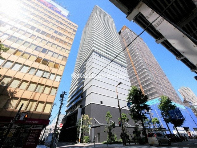 ブランズタワー御堂筋本町の外観