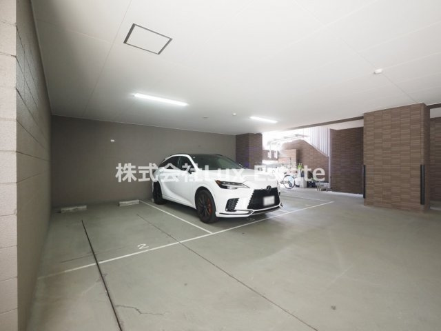 カスタリア堺筋本町の駐車場