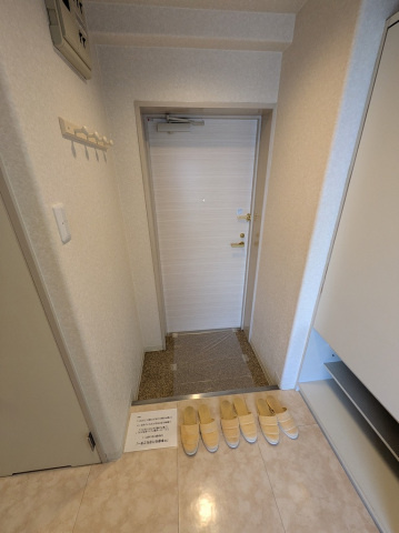 アルファ西古松の玄関
