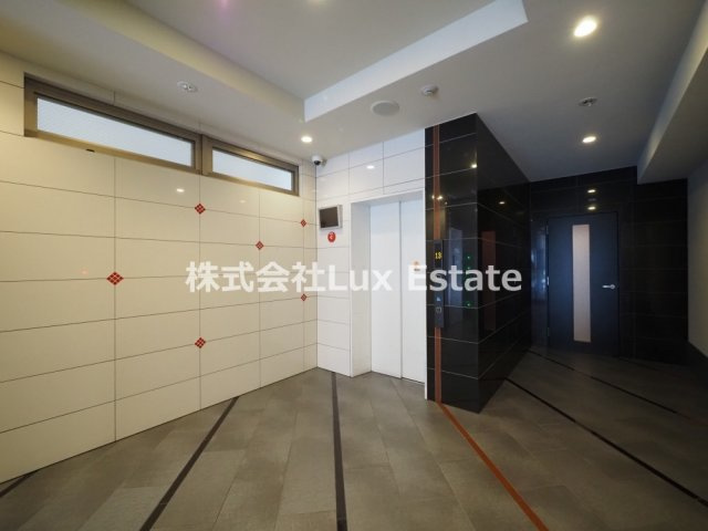 SERENiTE堺筋本町SUDのロビー