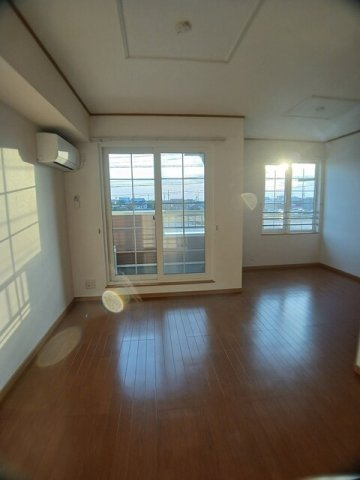 【居間・リビング】 | メゾン・ド・エルⅠ | 使いやすい居間です