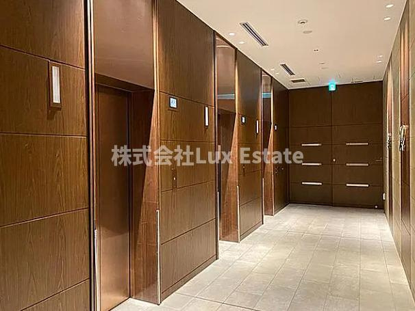 グランドメゾン上町台レジデンスタワーのエントランス