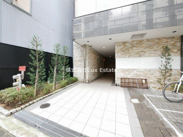 レジュールアッシュ松屋町のエントランス