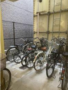 ヴィラ南堀江の駐車場