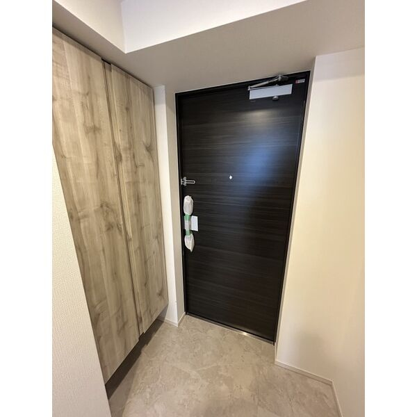 S-RESIDENCE桜本町awesomeの玄関