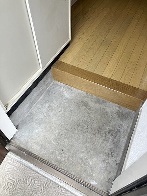 奥沢ハイツの玄関