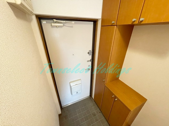 藤沢市村岡東２丁目の賃貸マンションの玄関
