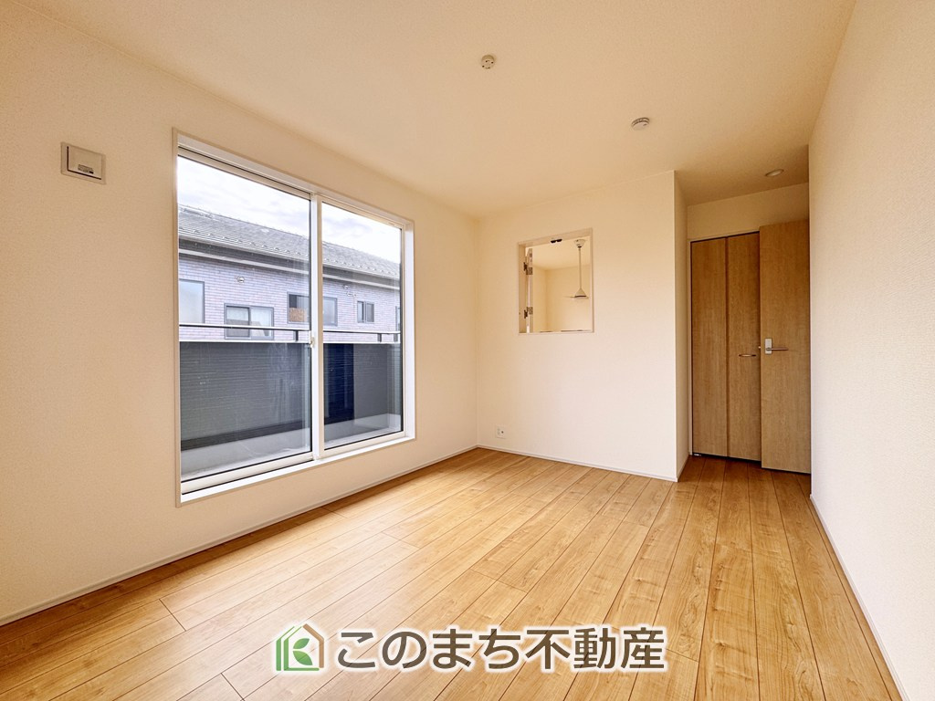 ブルーミングガーデン壬生町幸町3丁目の洋室|南向きで陽当たりの良い洋室♪風通しもよく快適です☆