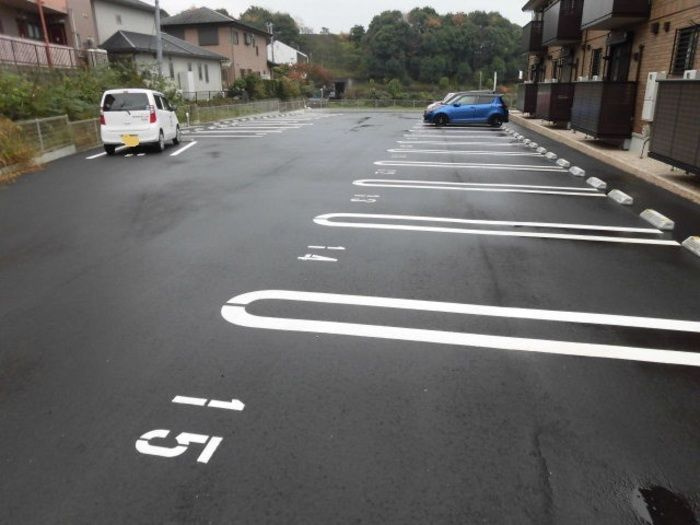 ブルースターの駐車場