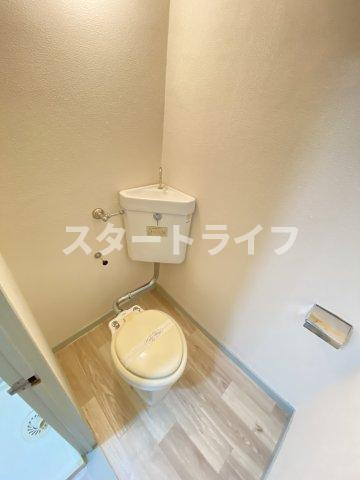 大阪市淀川区新高１丁目の賃貸マンションのトイレ