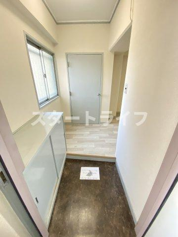 大阪市淀川区新高１丁目の賃貸マンションの玄関