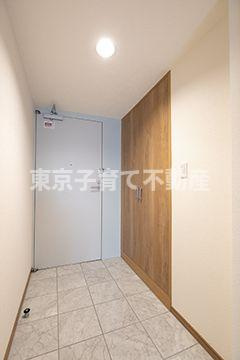 リバー＆タワーの玄関
