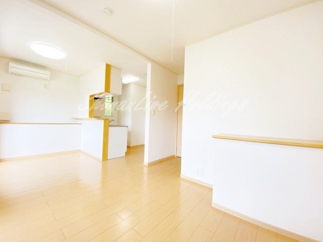 藤沢市城南１丁目のアパートの居間・リビング