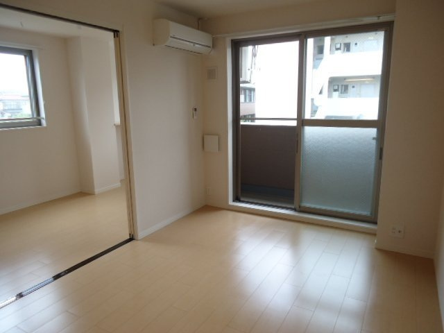 川崎市多摩区菅馬場１丁目の賃貸マンションの居間・リビング