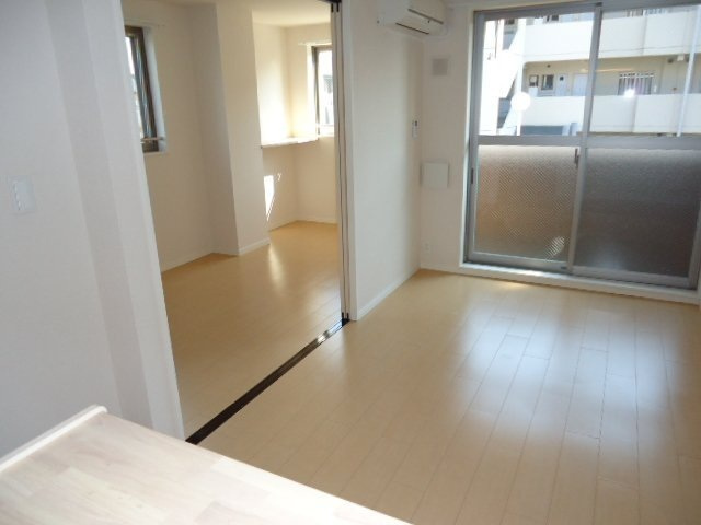 川崎市多摩区菅馬場１丁目の賃貸マンションの居間・リビング