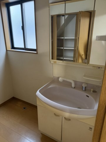南輝戸建の洗面所