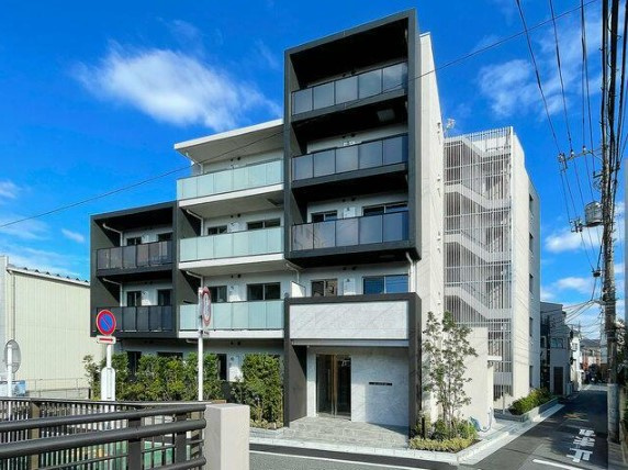 【外観】 | AIFLAT方南町 | 鉄筋コンクリート造のがっちりとした建物。