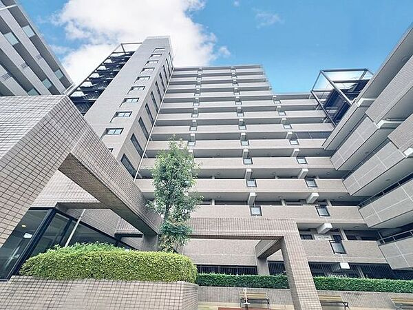 アルファグランデ一之江の外観|宅配ボックス付き耐震基準適合マンション、アルファグランデ一之江は即日現地案内可能となっておりますので、お気軽にお問い合わせください！