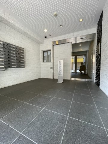 北区王子２丁目の賃貸マンションのエントランス