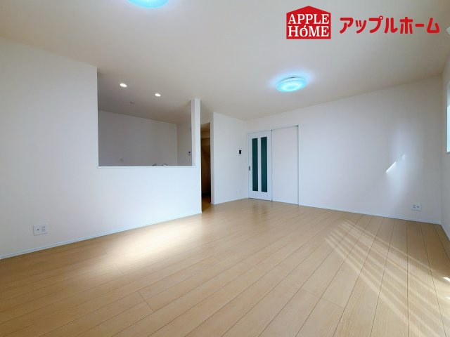 さいたま市北区吉野町の居間・リビング|１日の長い時間を過ごす大切なリビングだから、広さ日当たりとことんこだわりましょう♪ぜひこの空間を実際にご体感ください！