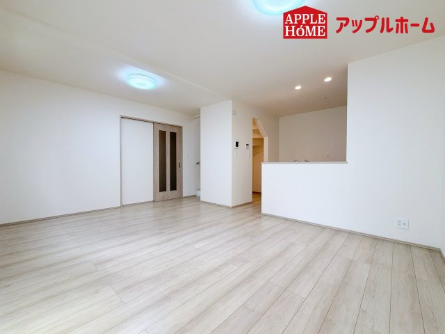 さいたま市北区吉野町の居間・リビング|１日の長い時間を過ごす大切なリビングだから、広さ日当たりとことんこだわりましょう♪ぜひこの空間を実際にご体感ください！