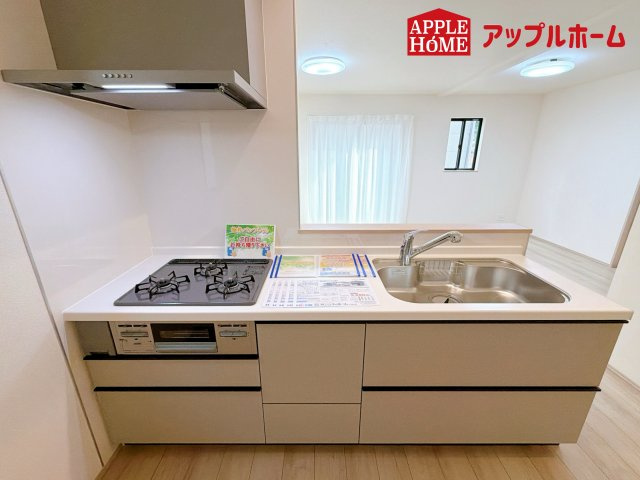 さいたま市北区吉野町のキッチン|見栄えもよくお手入れもスムーズに出来ます。豊富な収納力もございますので、キッチンスペースをスッキリとお使い頂けそうです。