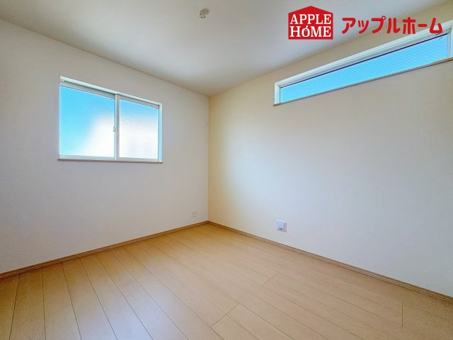 さいたま市西区三橋6丁目の洋室|充分な広さの収納を備え、風通しも良く、大変居心地の良い採光良好な洋室は、快適空間。プライベートの時間もゆったりお寛ぎ頂けそうですね！