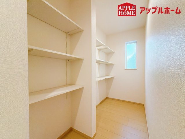 さいたま市西区三橋6丁目のキッチン|リビング・ダイニングで過ごすご家族を見守りながら作業が可能な対面式のキッチン。