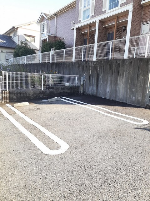 ファミールおおねの駐車場