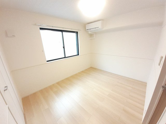 ピースフルＡの内装|明るい室内です