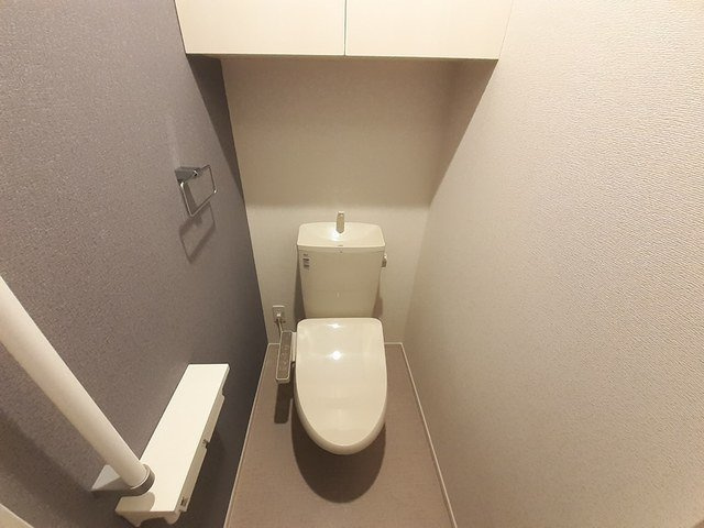 リーヴ・レガーロのトイレ|落ち着いた色調のトイレです