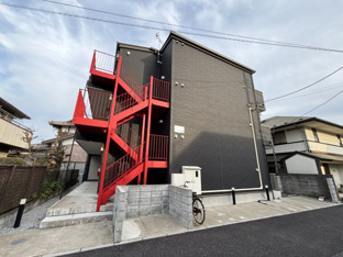 落ち着いた雰囲気の外観です