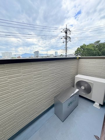 開放的で明るい空間を演出してくれるバルコニーです
