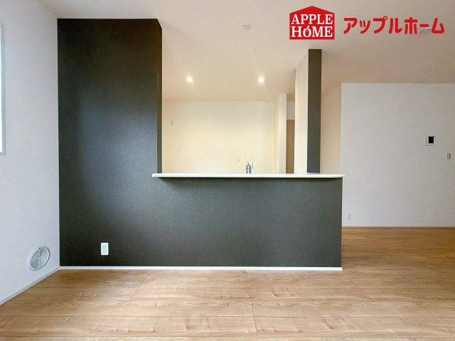 上尾市平方 2期の居間・リビング|家族の会話が弾む明るく広々したリビング！窓から差し込む光の温かさを一度ご体感ください☆いつでもお気軽にお問合せOKです！