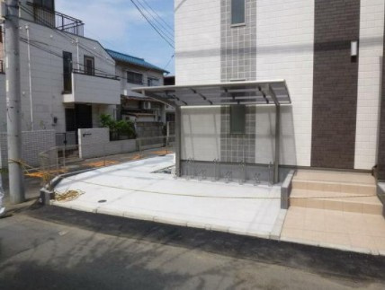 市川市平田１丁目のアパートのエントランス