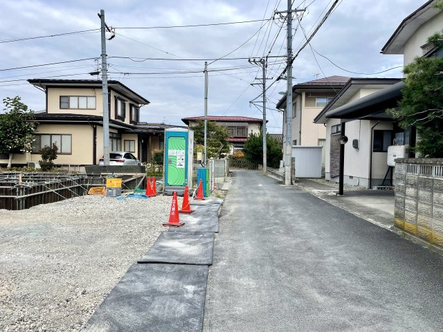 【前面道路含む現地写真】 | 【新築分譲住宅～GRAFARE～】山形市鈴川町　2期　全３棟 | 【Frontal road】
忙しく過ぎゆく日常を忘れ去るほど、ゆったりした時間が流れる住環境。『快適』は「家」と「街」と「環境」が調和した時に訪れることだと改めて感じさせてくれます。