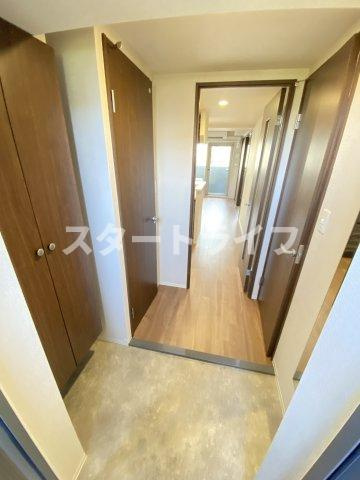 大阪市淀川区西三国２丁目の賃貸マンションの玄関