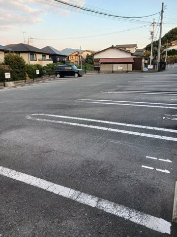 アマン・グローブの駐車場|カースペースがあります