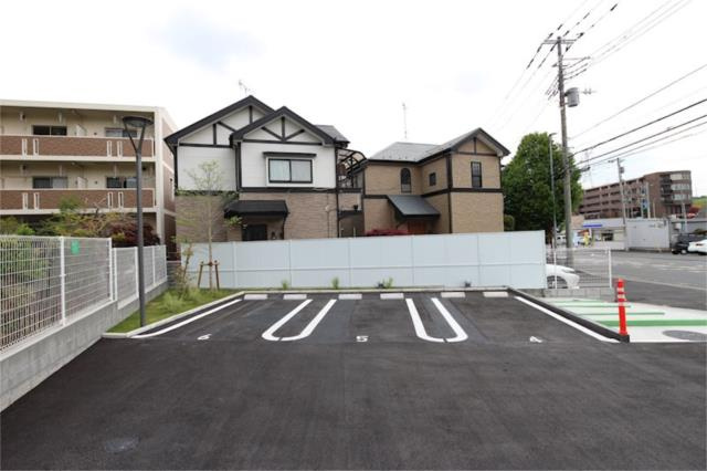 川崎市麻生区黒川の賃貸マンションの駐車場