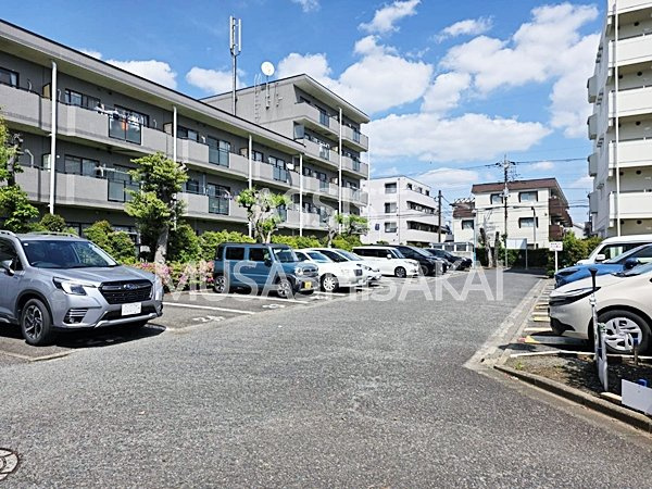 コーポレート東小金井の駐車場