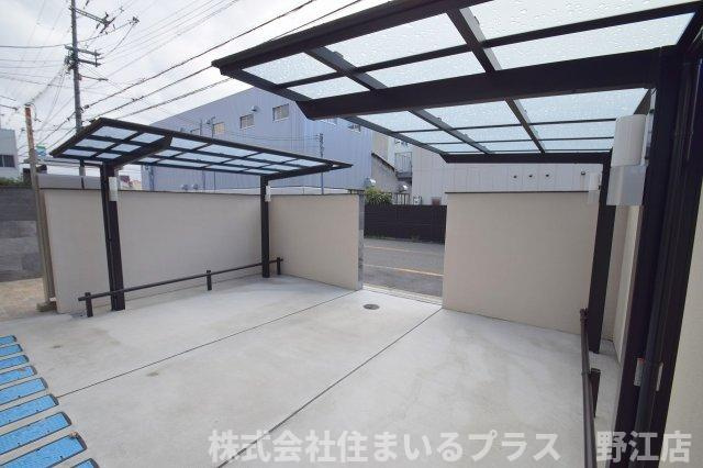 スペチアーレ放出東の駐車場