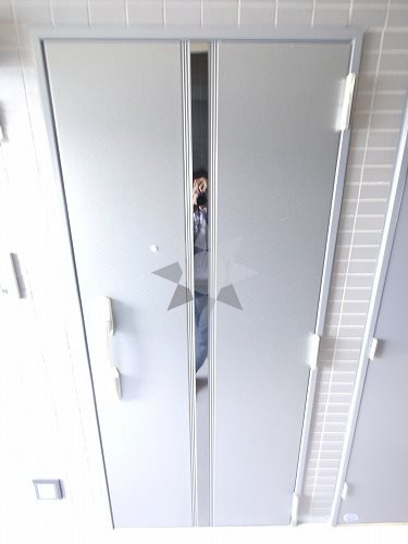 グランデュールツー関内の玄関